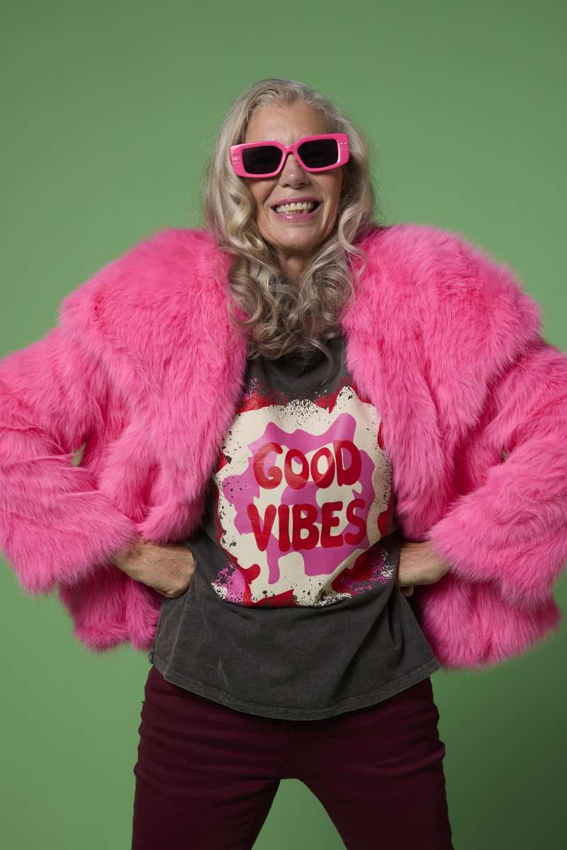 T-paita kuviolla - good vibes - Image 2