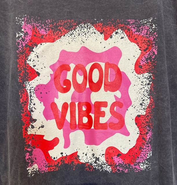 T-paita kuviolla - good vibes - Image 3