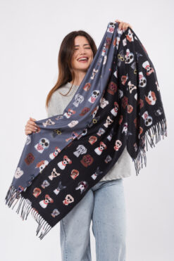 Koirat shaalissa - musta