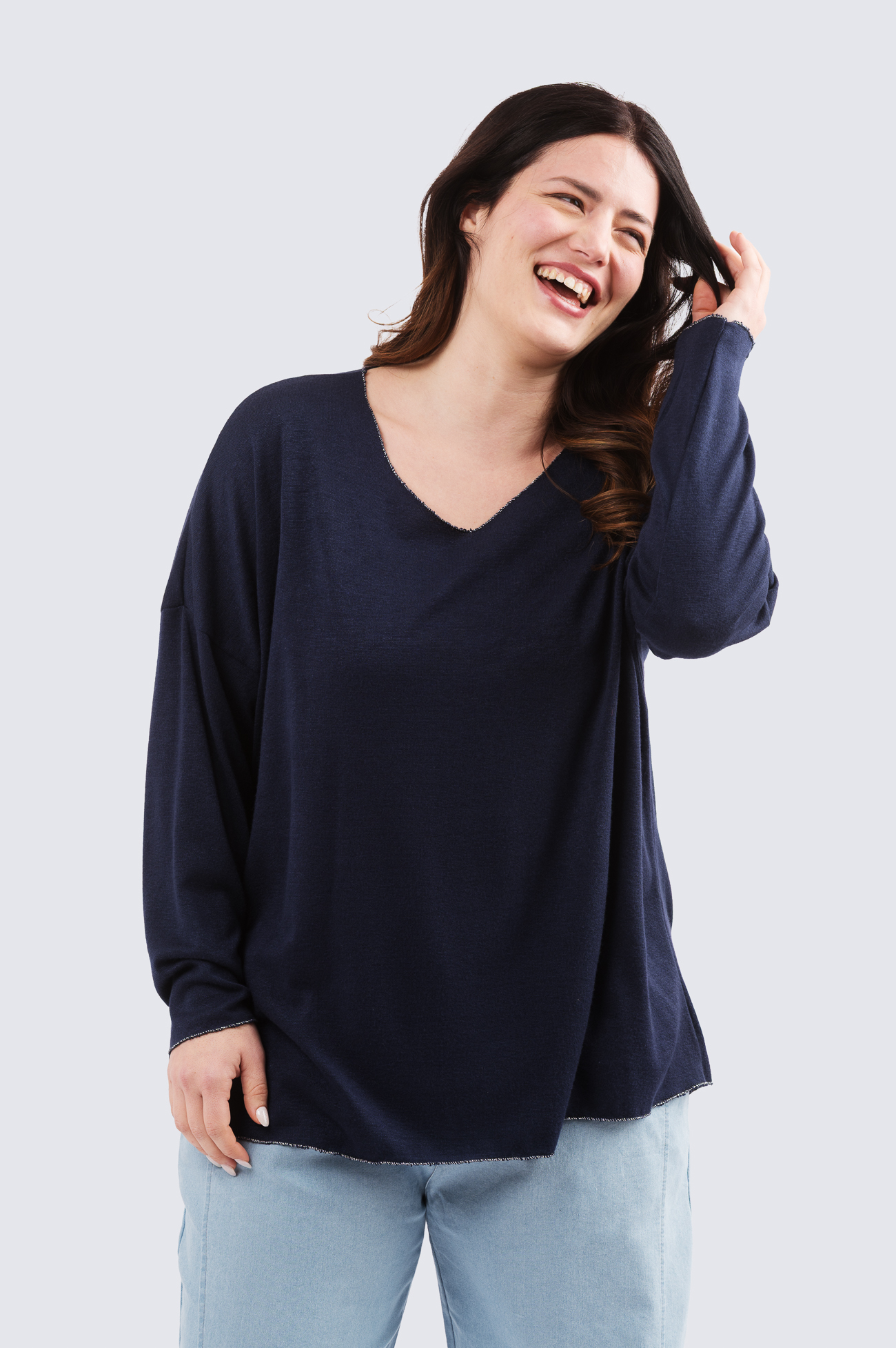 V-aukko neule - tummansininen