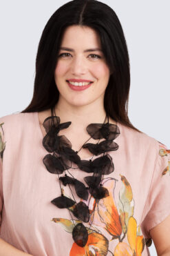 Ihanan hötö kaulakoru - musta