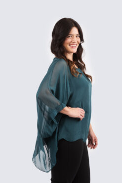 Yksivärinen silkkinen poncho - petrooli