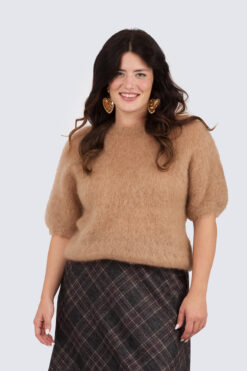 Kirsti kidmohair neule - kameli
